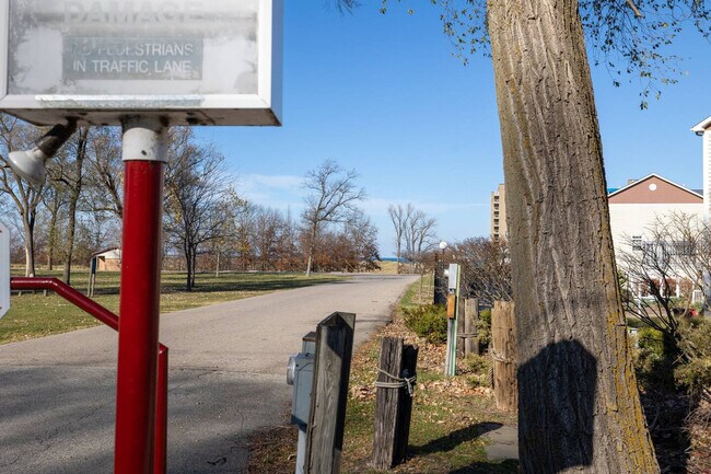 Building Photo - 204 Washington Park Blvd