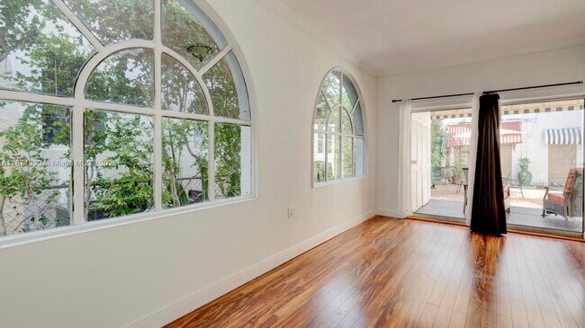Building Photo - 1676 SW 11th St