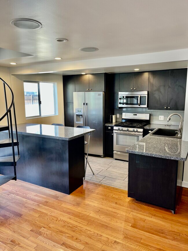 Kitchen - 31 N Venice Blvd