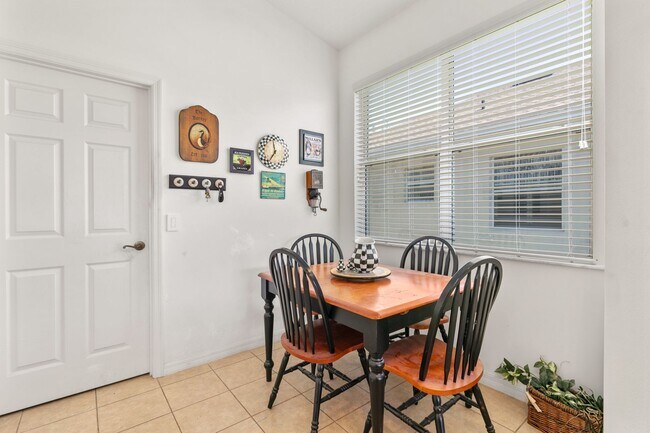 Building Photo - Move-In Ready Home! Trilogy
