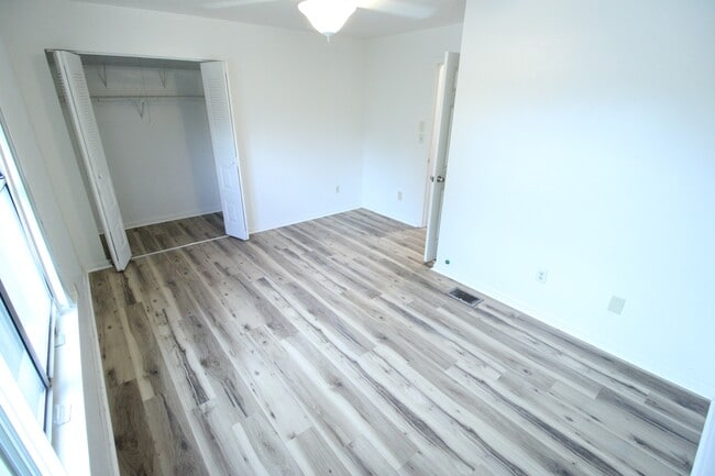 Building Photo - 3933 SW 26th Dr