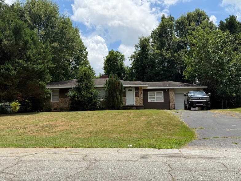 Building Photo - 211 Beauregard Ave