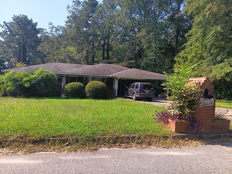 Primary Photo - 2013 Yucca Dr