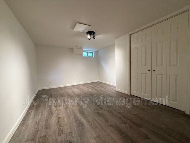 Building Photo - 105 Riverview Dr W