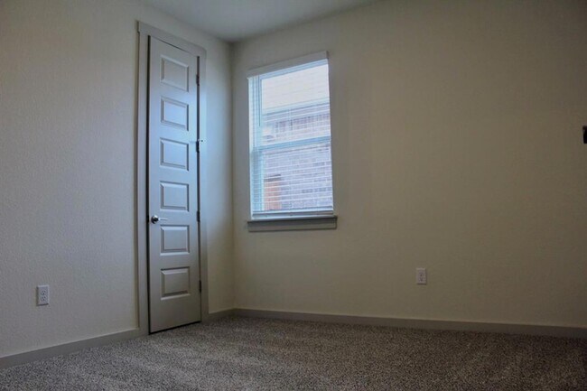 Building Photo - 2245 Leppy Ln