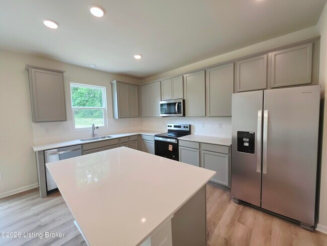 Building Photo - 8302 Fairmount Rd