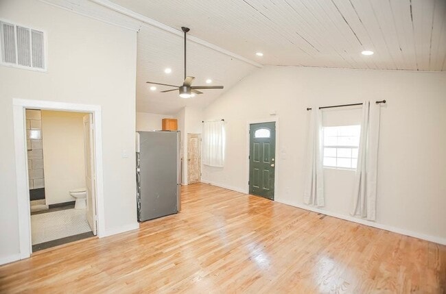 Building Photo - 690 County Rd 219