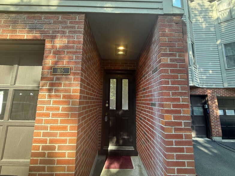 Building Photo - 105 Beaconsfield Rd