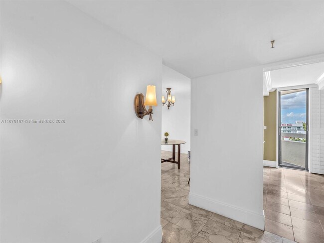 Building Photo - 2501 Brickell Ave