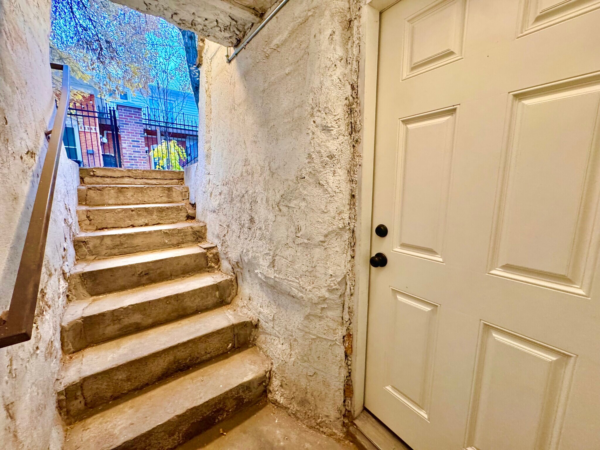 Building Photo - 76 W 200 S