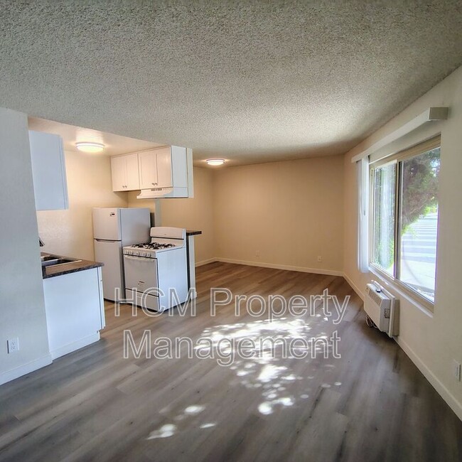 Building Photo - 12850 Branford St