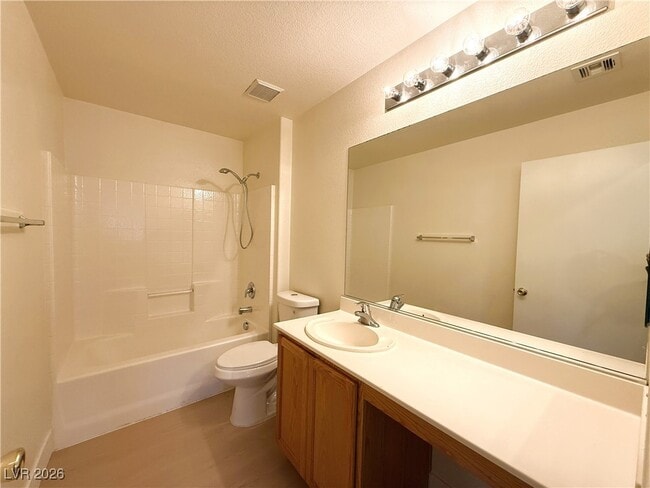 Building Photo - 6079 Clovelly St