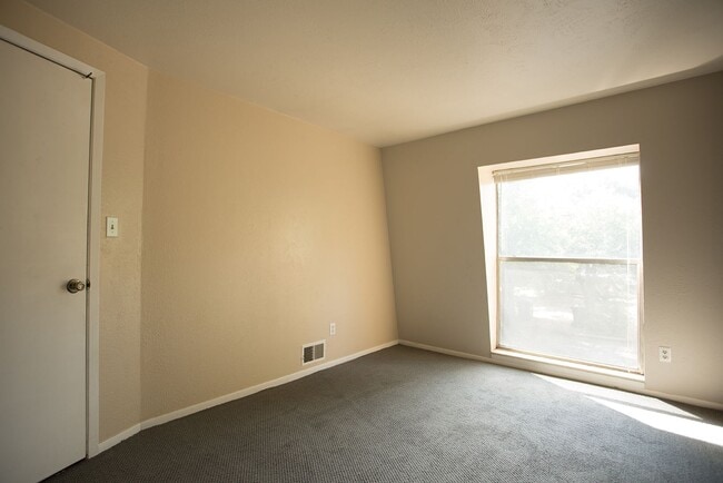 Building Photo - 604 Marine St