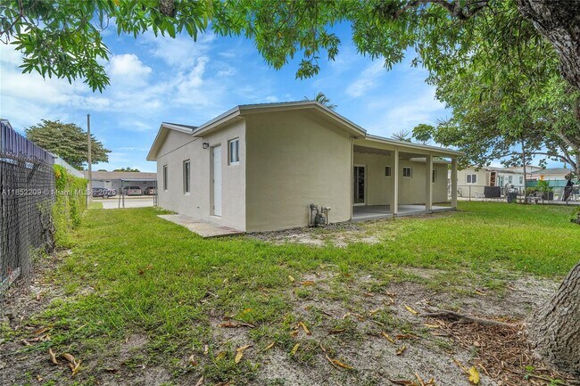 Building Photo - 14312 SW 110th Ave
