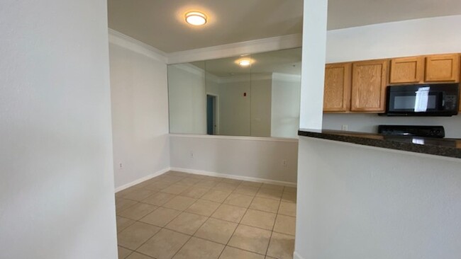 Building Photo - Beautiful Condo Fully Remodeled!! A Must S...