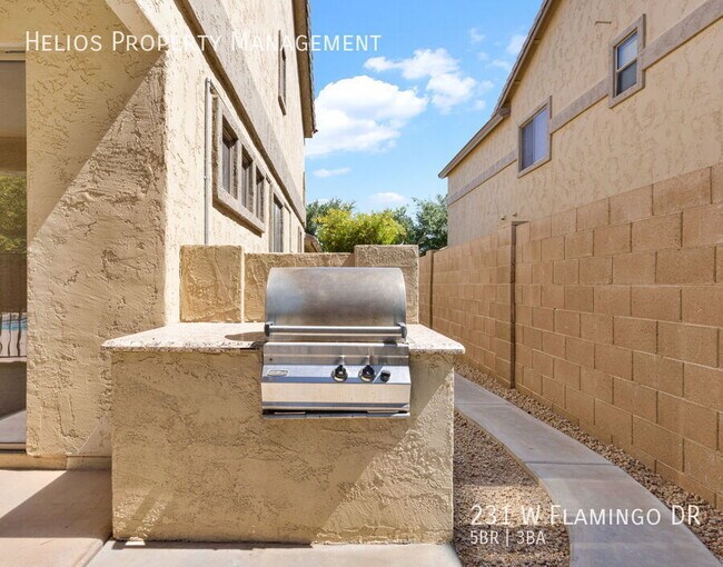 Building Photo - 231 W Flamingo Dr