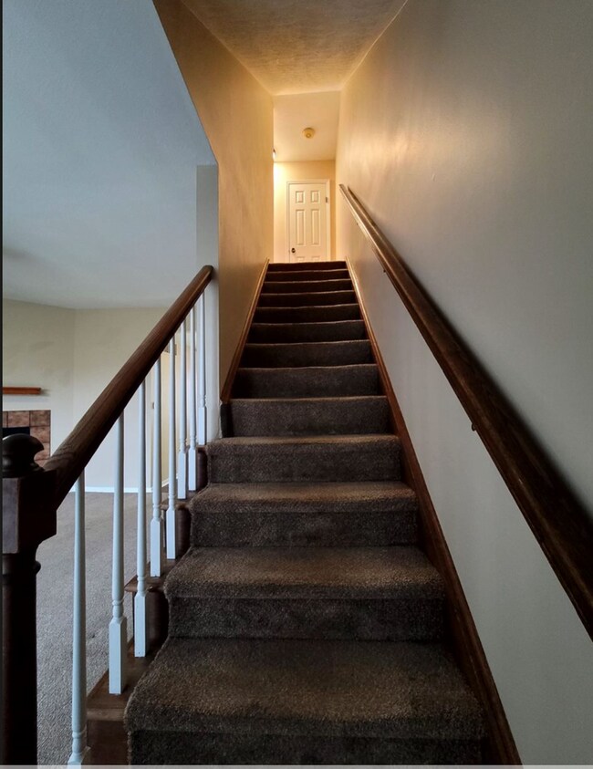 Building Photo - 2 bed 2.5 bath Townhouse condo in Butler Township