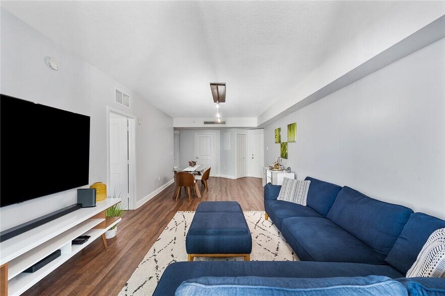 Building Photo - 170 SE 14th St