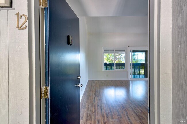 Building Photo - 355 Parkview Terrace