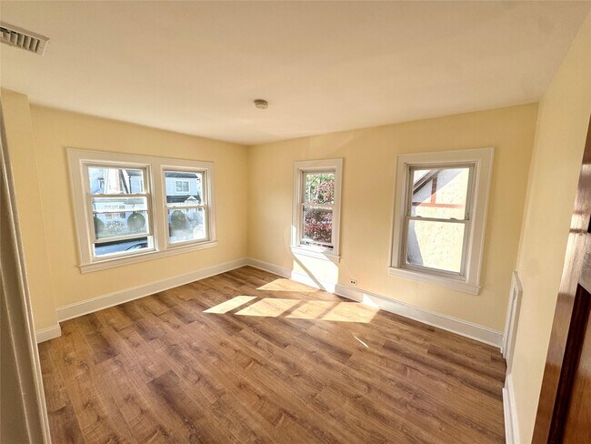Building Photo - 130 Catskill Ave