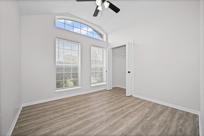 Building Photo - 4417 Briarwood Dr