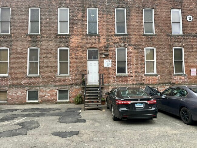 Building Photo - 325 Lafayette St