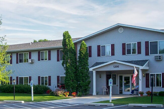 Building Photo - MARQUETTE MANOR