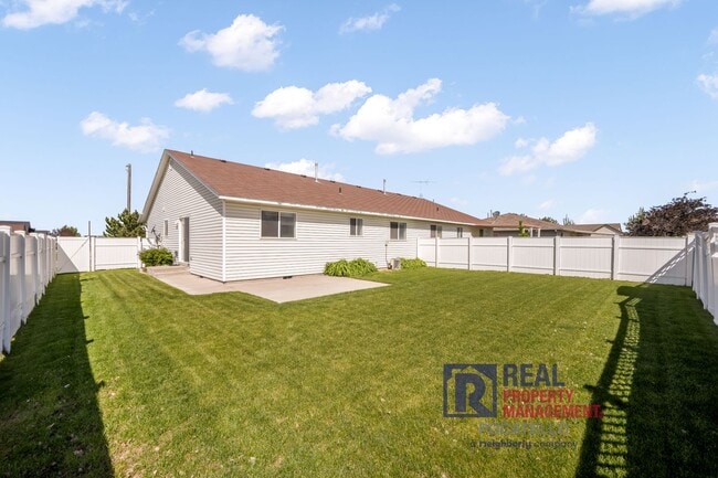 Building Photo - 4330 Henderson Ln
