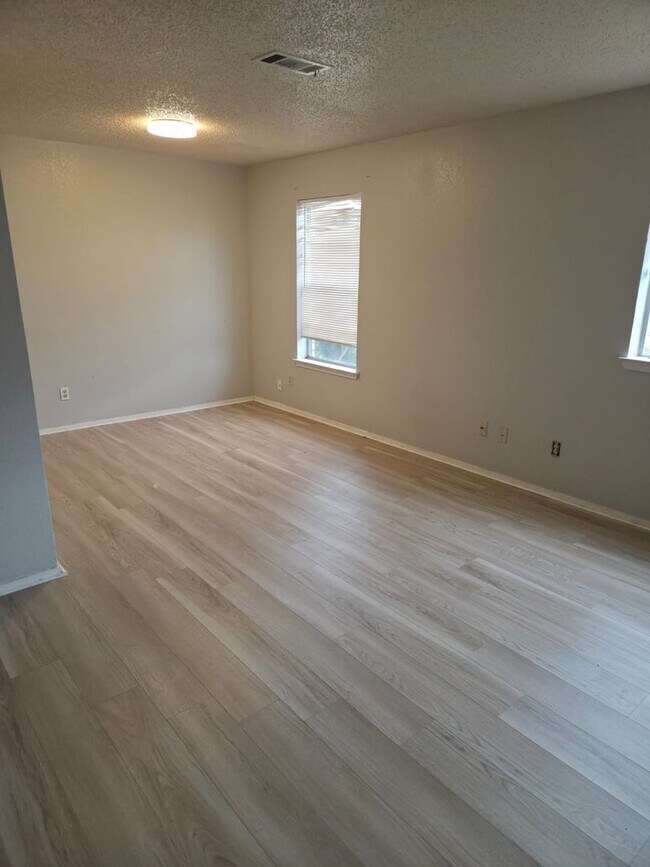 Building Photo - 5510 Brookview Ct