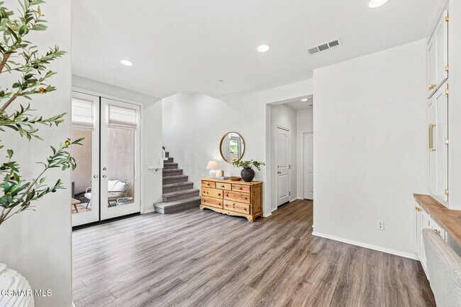 Building Photo - 425 Stratus Ln