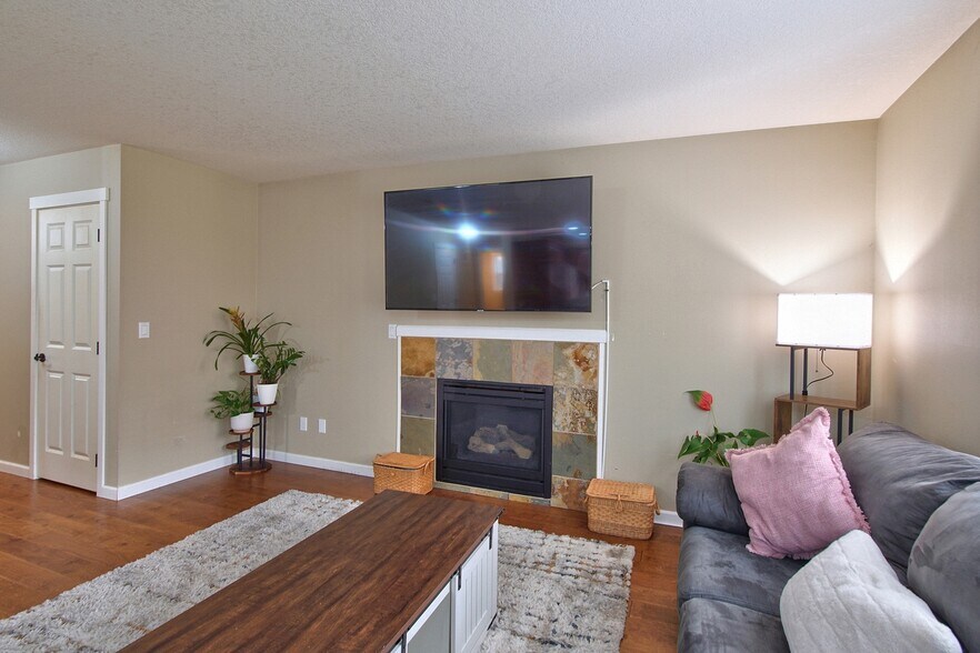 Building Photo - 17536 SW Parkway Ct