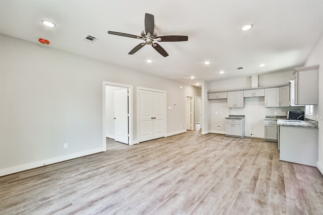 Building Photo - 420 Ave B