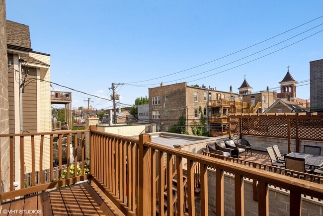 Building Photo - 1631 W Wolfram St
