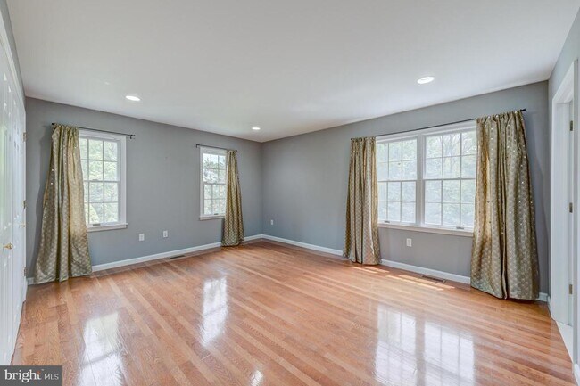 Building Photo - 42 Ellsworth Dr