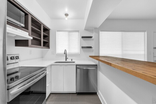 Building Photo - Lake Maitland Living | Mid-Century Charm