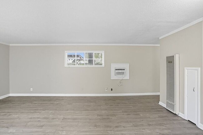 Building Photo - 1644 S Knoxville Ave