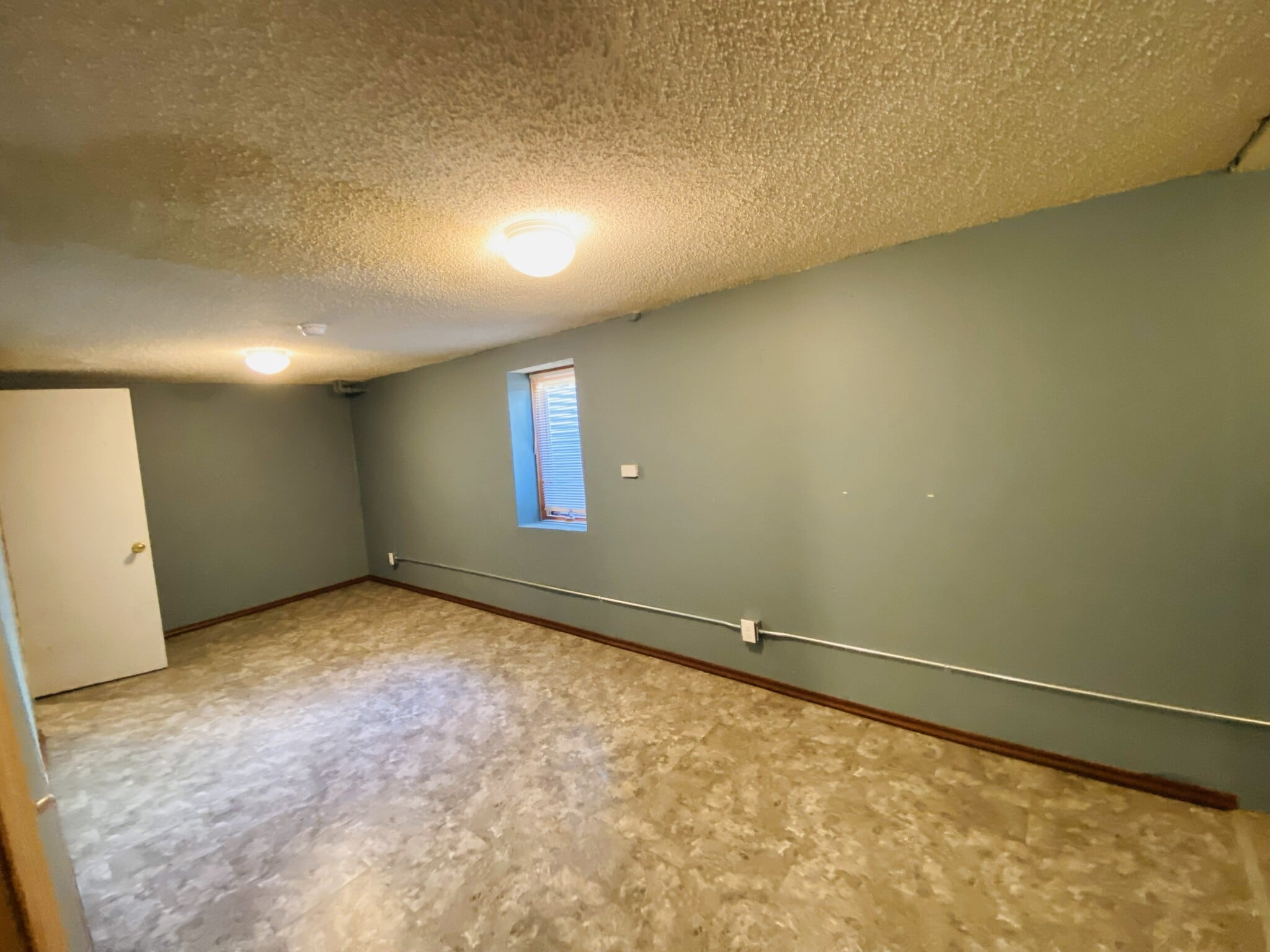 Building Photo - 4533 University Ave NE