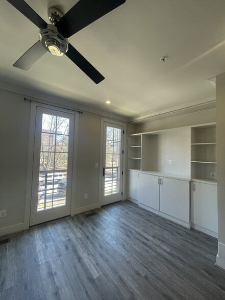 Building Photo - 918 N Buchanan St