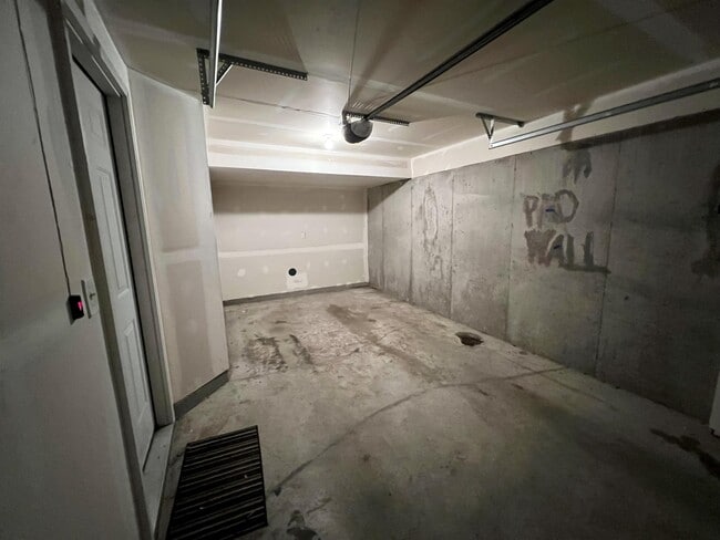 Building Photo - 326 Falcon Run