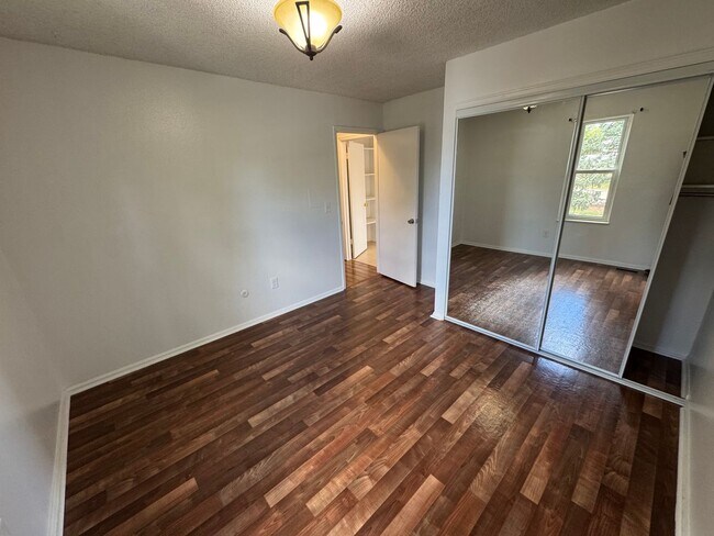 Building Photo - Spacious Morrison Home