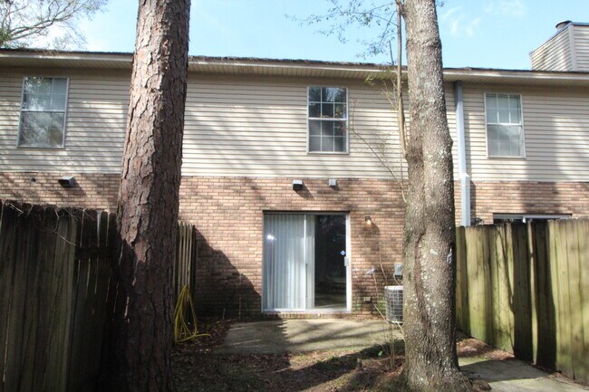 Building Photo - 2BD/1.5BA Townhouse in Foxborough – Availa...