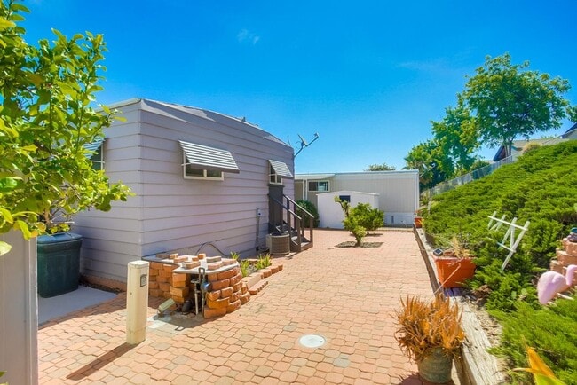 Building Photo - 55+ Mobile Home Community, 2 Bedroom + Sunroom