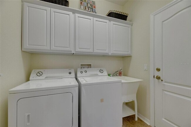 Building Photo - 2068 Sifield Greens Way