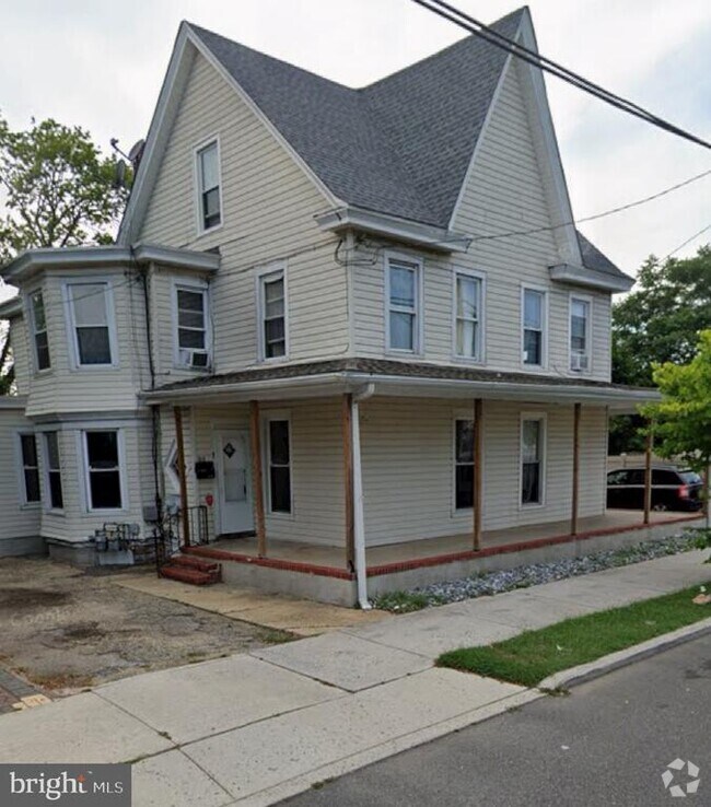 Building Photo - 312 N 2nd St
