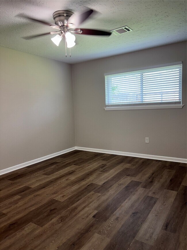 Building Photo - 15815 Whipple Tree Dr