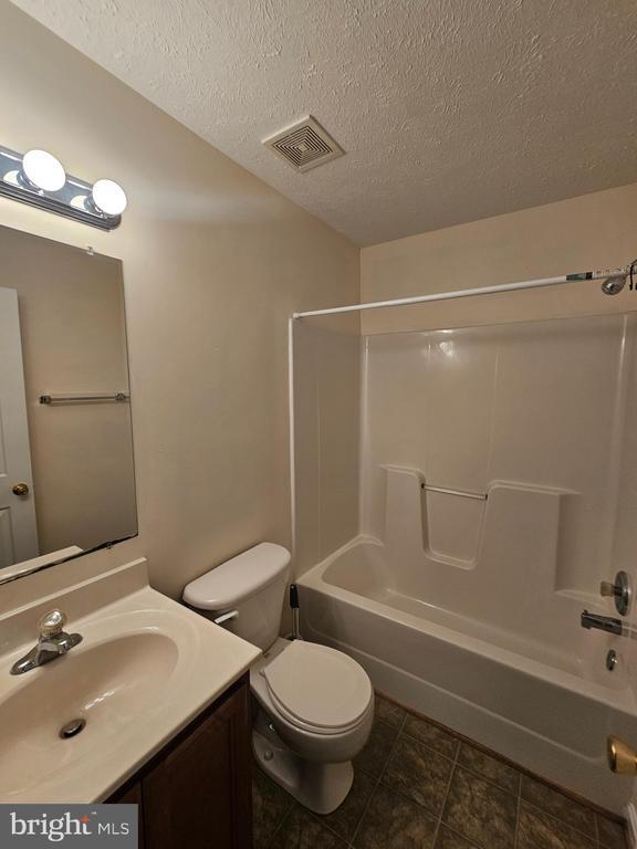 Building Photo - 46683 Robert Leon Dr