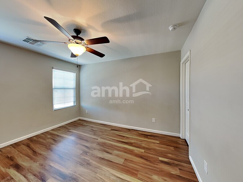 Building Photo - 20727 W Maiden Ln