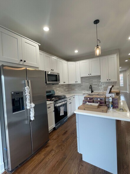 Building Photo - 3141 N Ridgeway Ave