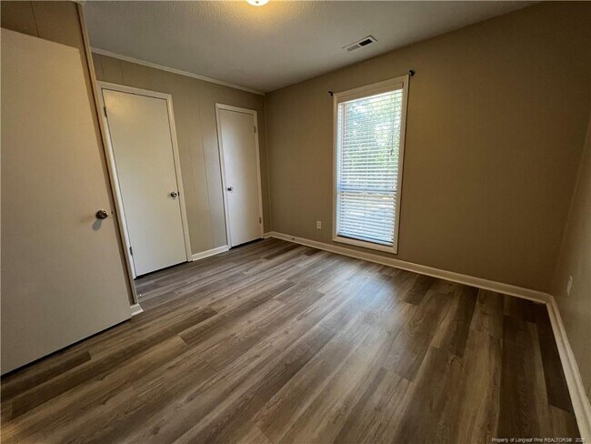Building Photo - 5853 Century Oaks Dr