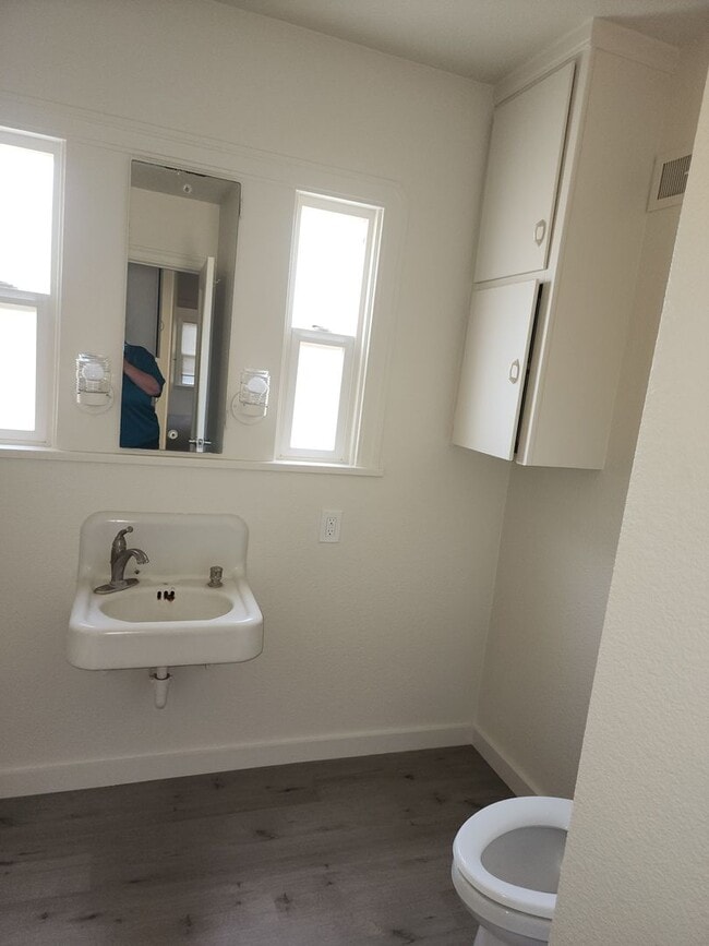 Building Photo - Country Home Between Empire and Waterford-  3 Bedroom 1 Bathroom With Central Heat And Air